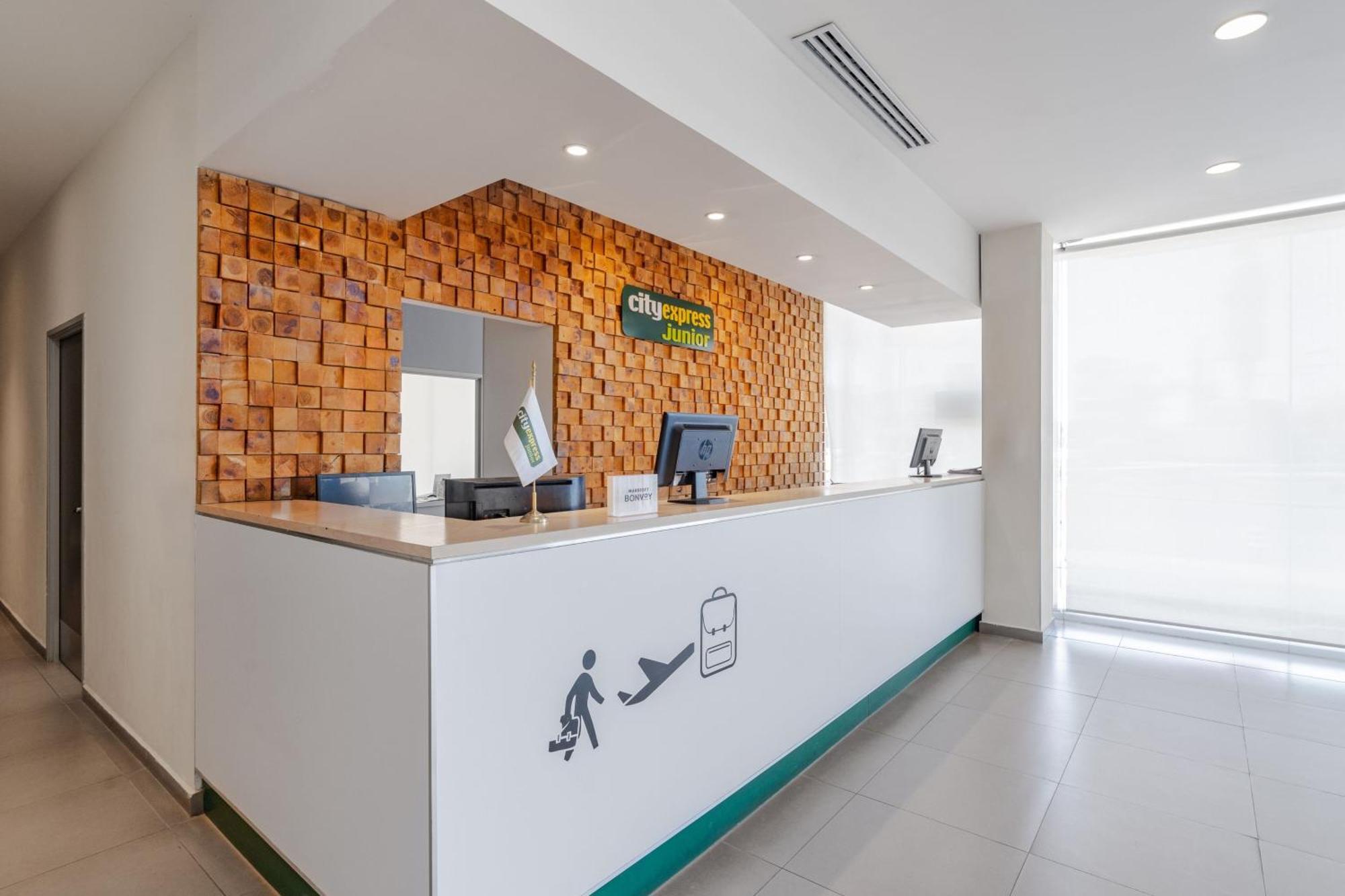 City Express Junior By Marriott Aguascalientes Centro Luaran gambar