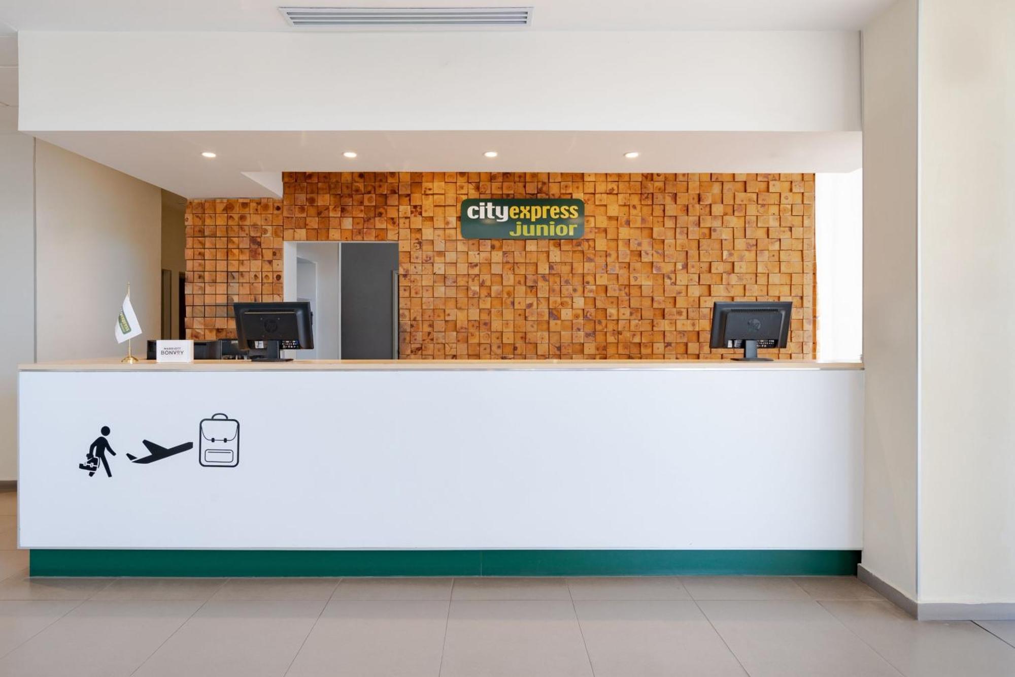 City Express Junior By Marriott Aguascalientes Centro Luaran gambar